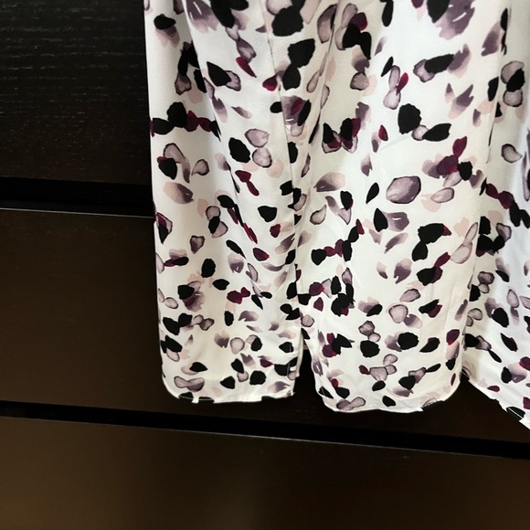 V-Neck Sleeveless Cami - Picture 4 of 8